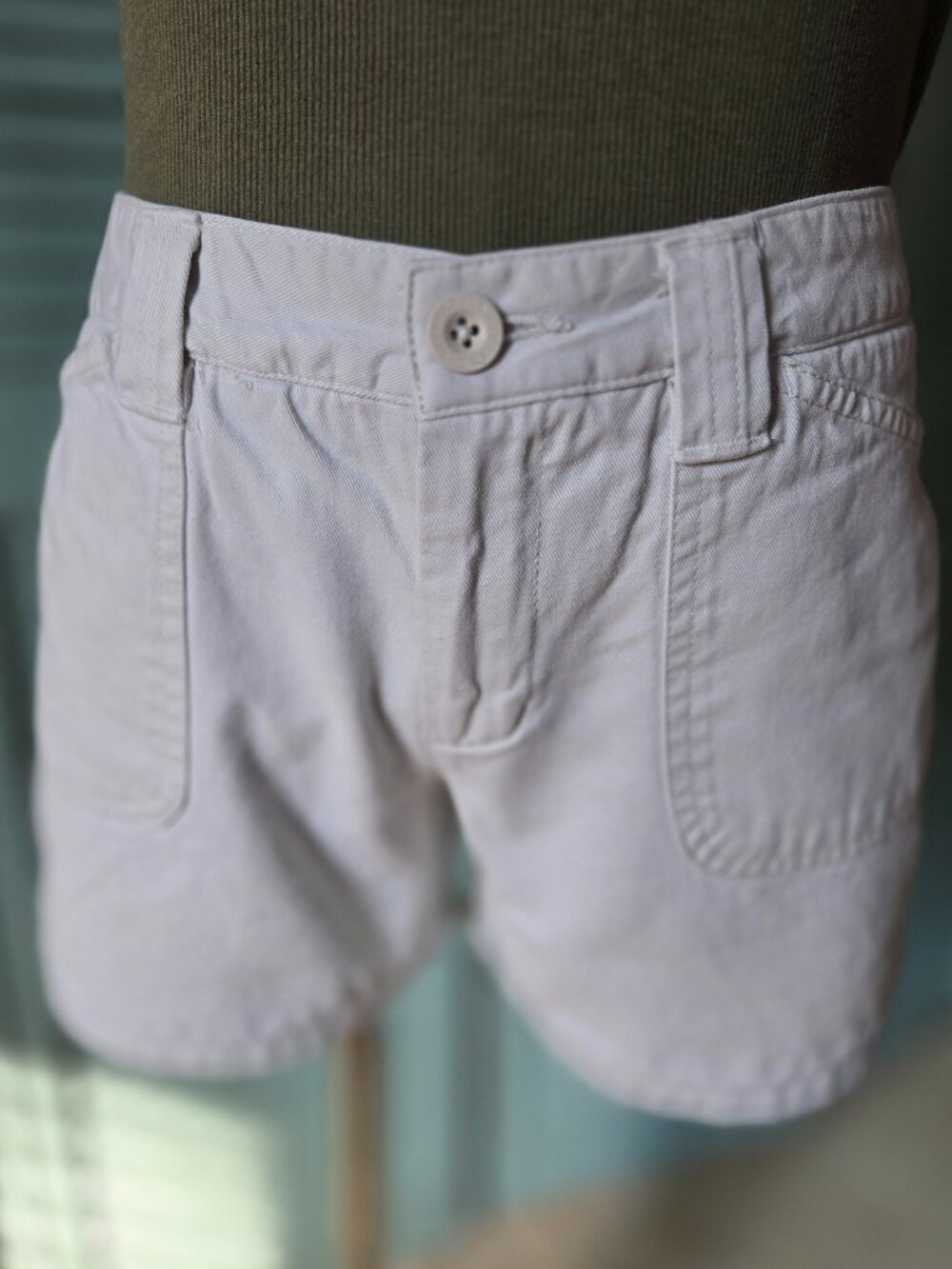 Old Navy light khaki cargo shorts Size 1 (juniors)